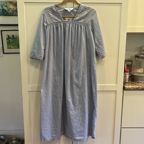 April Cornell Embroidered Nightie; Size XS - Picture 7 of 9